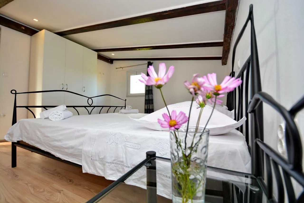 Holiday Home Pavlovi Dvori Smilcic 0*,