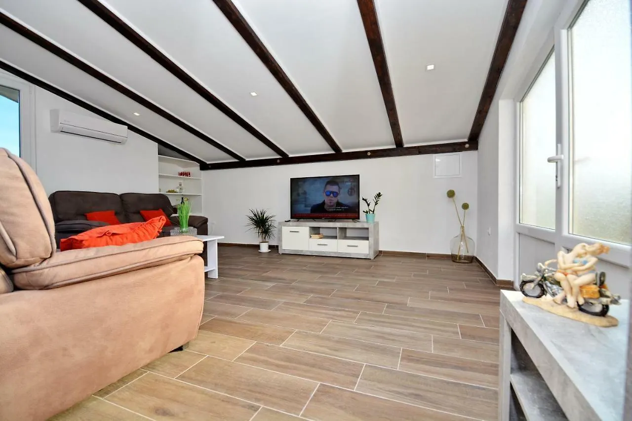 Holiday Home Pavlovi Dvori Smilcic Croatia
