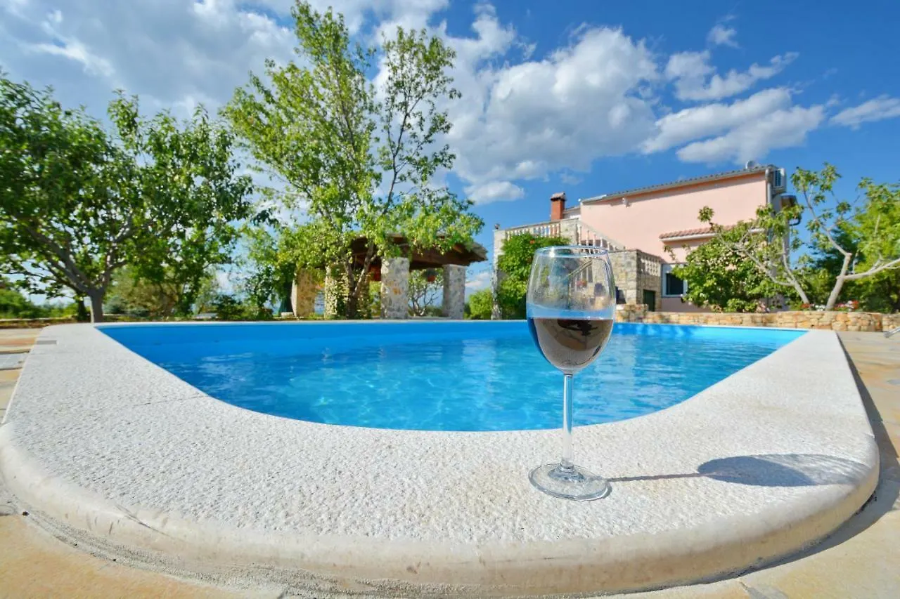 Holiday Home Pavlovi Dvori Smilcic