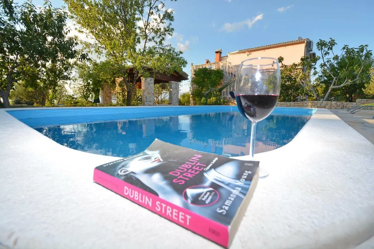 Holiday Home Pavlovi Dvori Smilcic