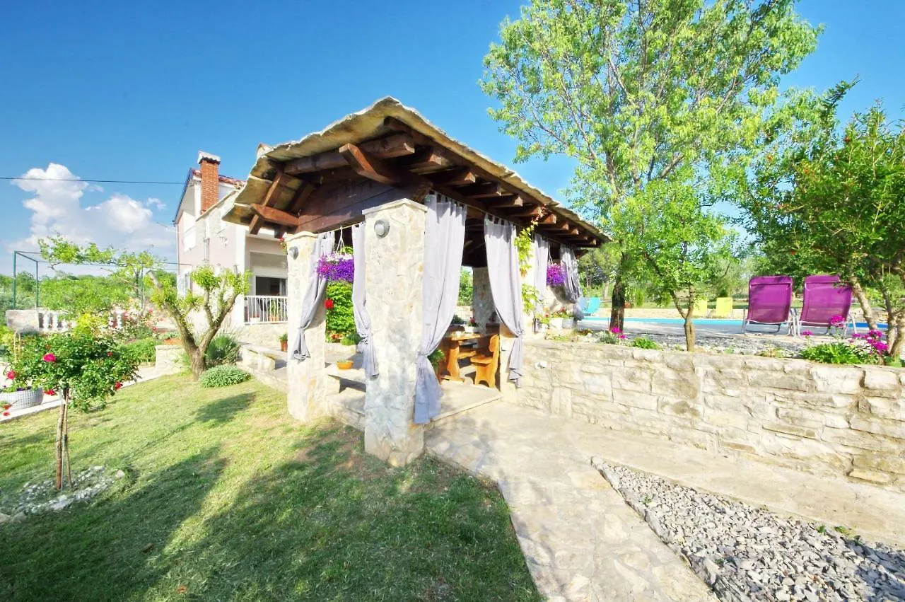 Holiday Home Pavlovi Dvori Smilcic