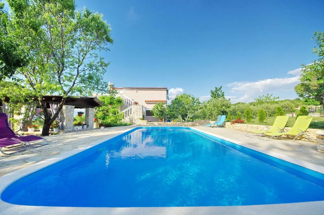 Holiday Home Pavlovi Dvori Smilcic 0*,