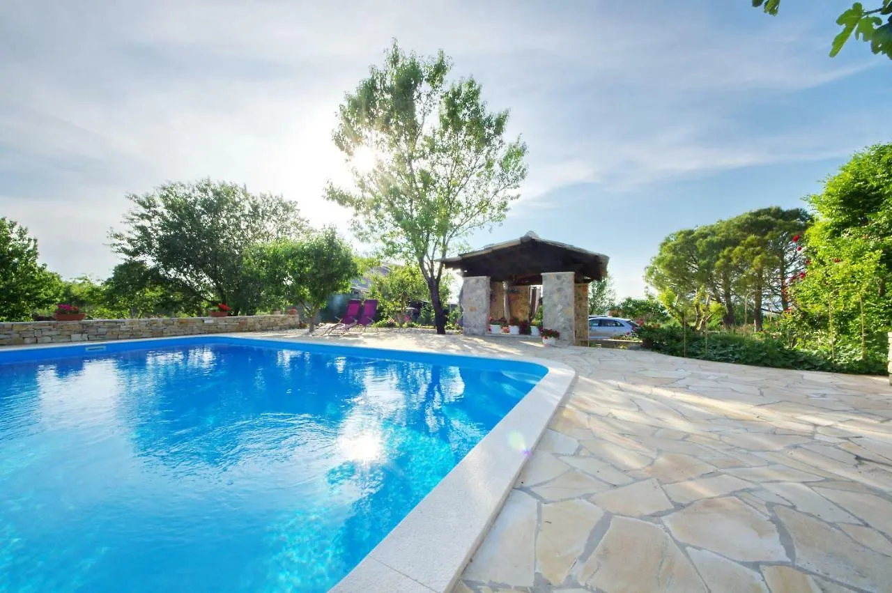 Holiday Home Pavlovi Dvori Smilcic Croatia